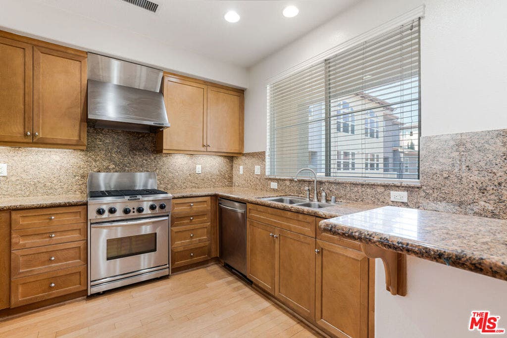 5800 Seawalk Drive, #7, Los Angeles, CA 90094