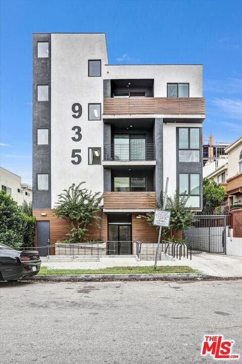 Property photo for 935 N Hudson Avenue, #402, Los Angeles, CA