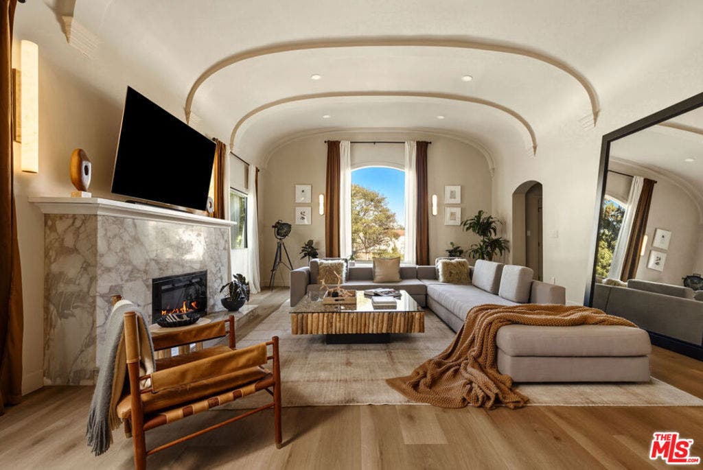 817 Masselin Avenue, Los Angeles, CA 90036 817 Masselin Avenue, Los Angeles, CA 90036