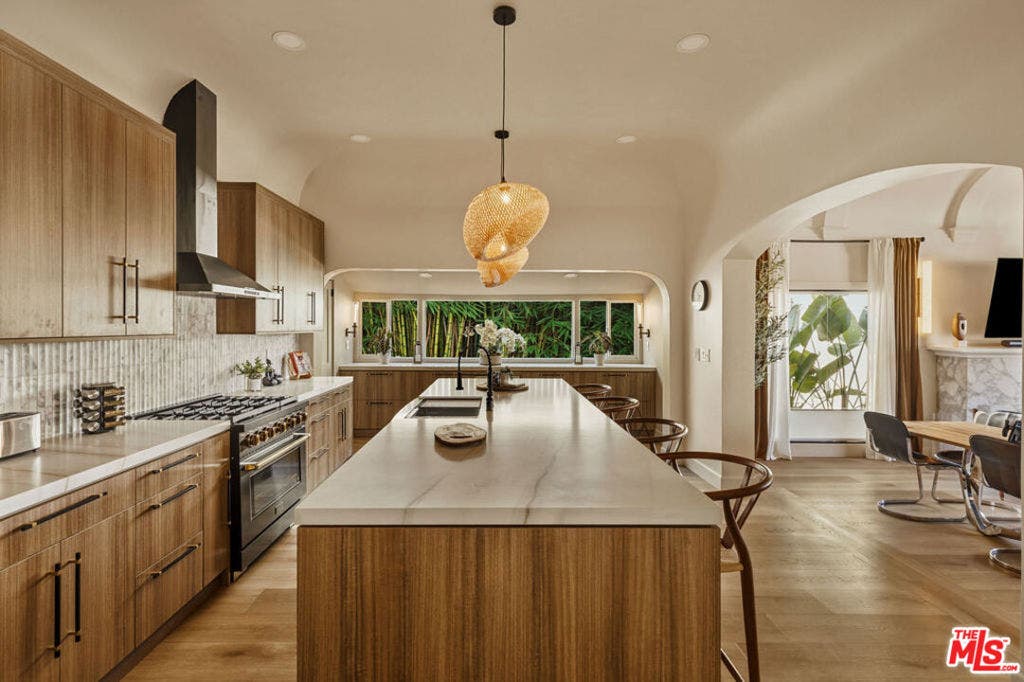 817 Masselin Avenue, Los Angeles, CA 90036 817 Masselin Avenue, Los Angeles, CA 90036