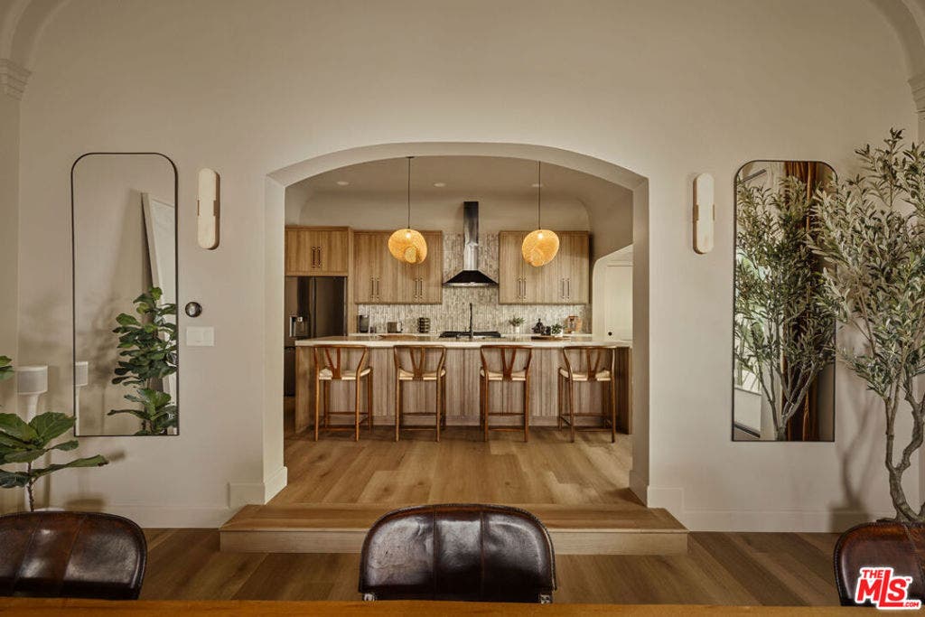 817 Masselin Avenue, Los Angeles, CA 90036 817 Masselin Avenue, Los Angeles, CA 90036