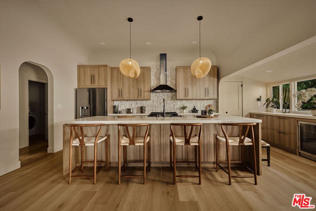817 Masselin Avenue, Los Angeles, CA 90036 817 Masselin Avenue, Los Angeles, CA 90036