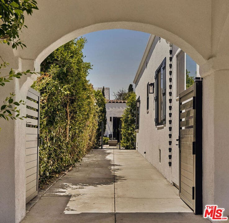 817 Masselin Avenue, Los Angeles, CA 90036 817 Masselin Avenue, Los Angeles, CA 90036