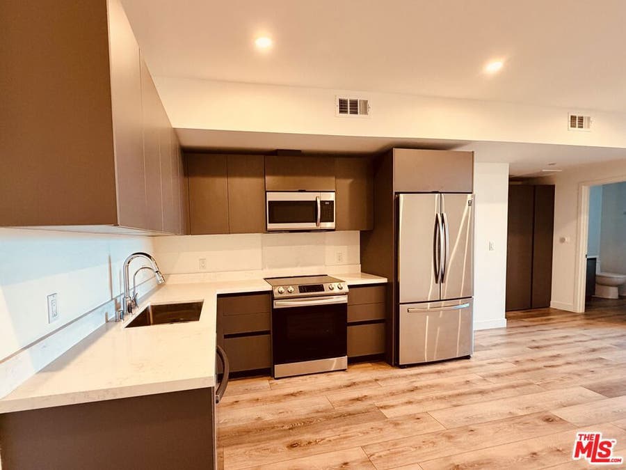 Property photo for 919 Harvard Boulevard, #504, Los Angeles, CA