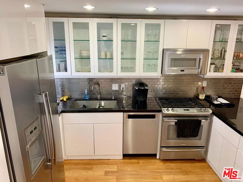 11630 Chenault Street, Los Angeles, CA 90049 11630 Chenault Street, Los Angeles, CA 90049