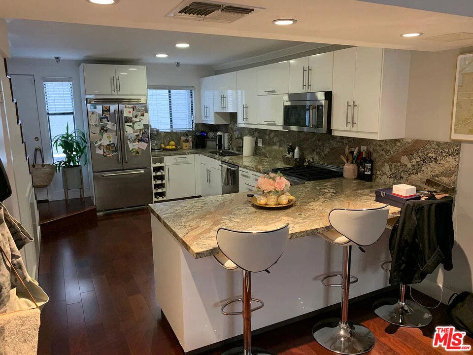 11630 Chenault Street, Los Angeles, CA 90049 11630 Chenault Street, Los Angeles, CA 90049
