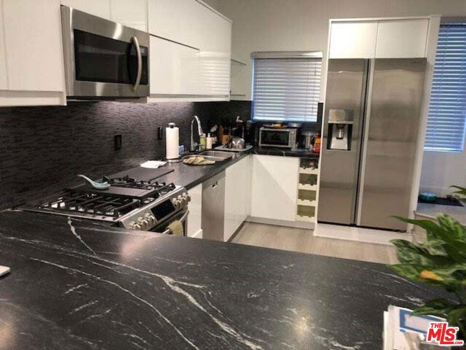 11630 Chenault Street, Los Angeles, CA 90049 11630 Chenault Street, Los Angeles, CA 90049
