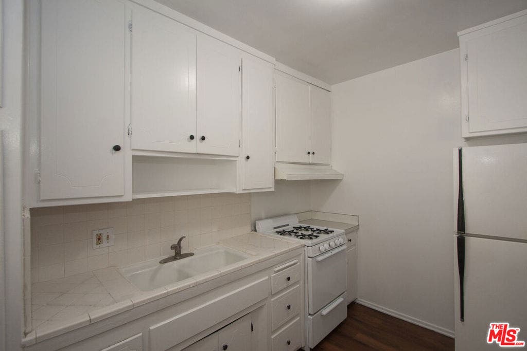 11521 Rochester Avenue, #4, Los Angeles, CA 90025