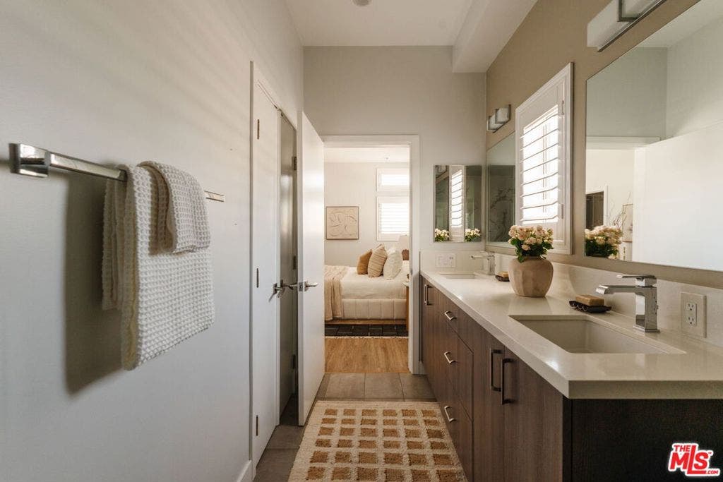 1434 S Sycamore Avenue, Los Angeles, CA 90019 1434 S Sycamore Avenue, Los Angeles, CA 90019