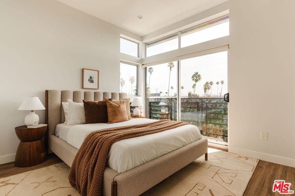 1434 S Sycamore Avenue, Los Angeles, CA 90019 1434 S Sycamore Avenue, Los Angeles, CA 90019