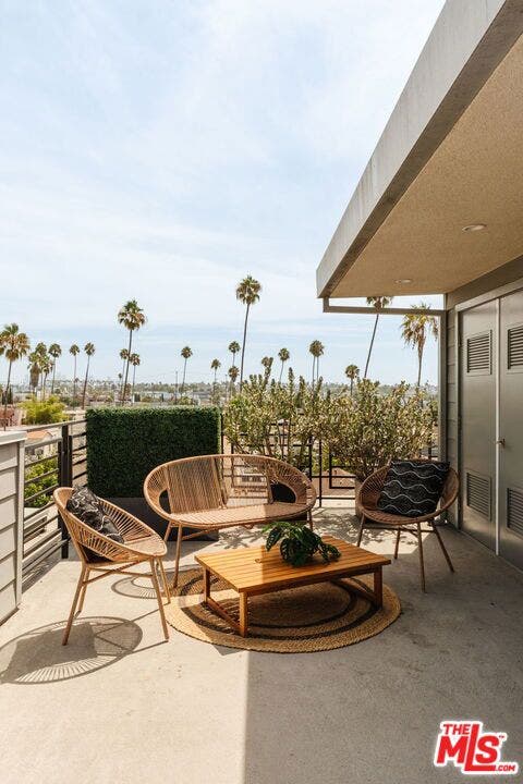 1434 S Sycamore Avenue, Los Angeles, CA 90019 1434 S Sycamore Avenue, Los Angeles, CA 90019