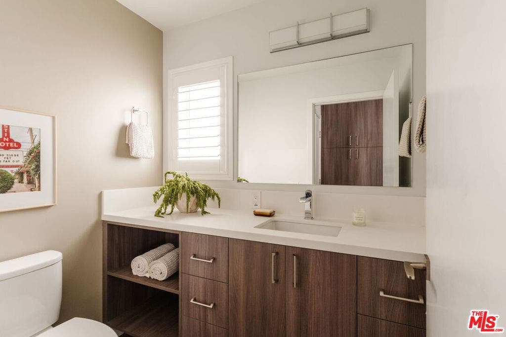 1434 S Sycamore Avenue, Los Angeles, CA 90019 1434 S Sycamore Avenue, Los Angeles, CA 90019
