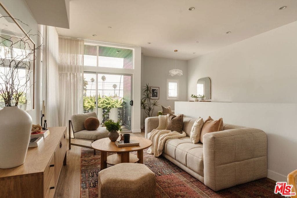 1434 S Sycamore Avenue, Los Angeles, CA 90019 1434 S Sycamore Avenue, Los Angeles, CA 90019
