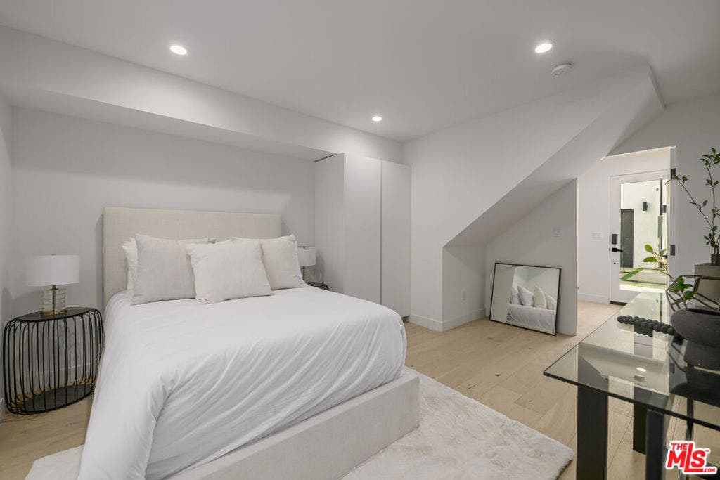 1426 N Jonah Lane, Los Angeles, CA 90028
