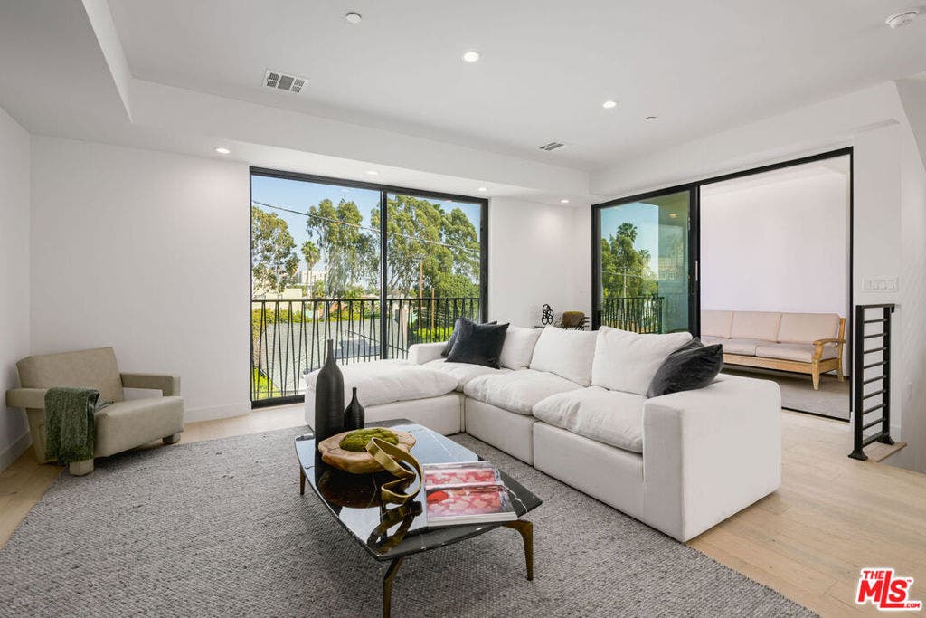 1426 N Jonah Lane, Los Angeles, CA 90028