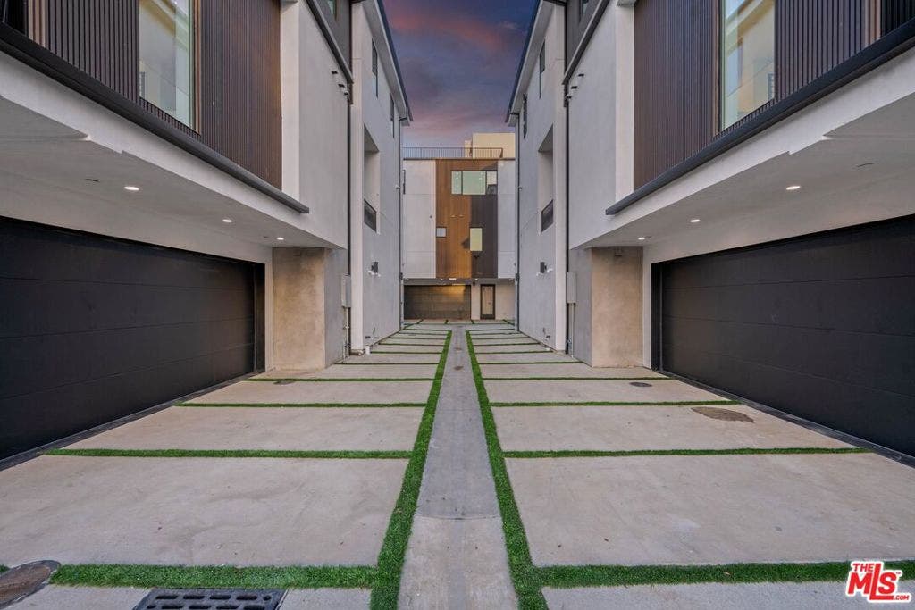 1426 N Jonah Lane, Los Angeles, CA 90028