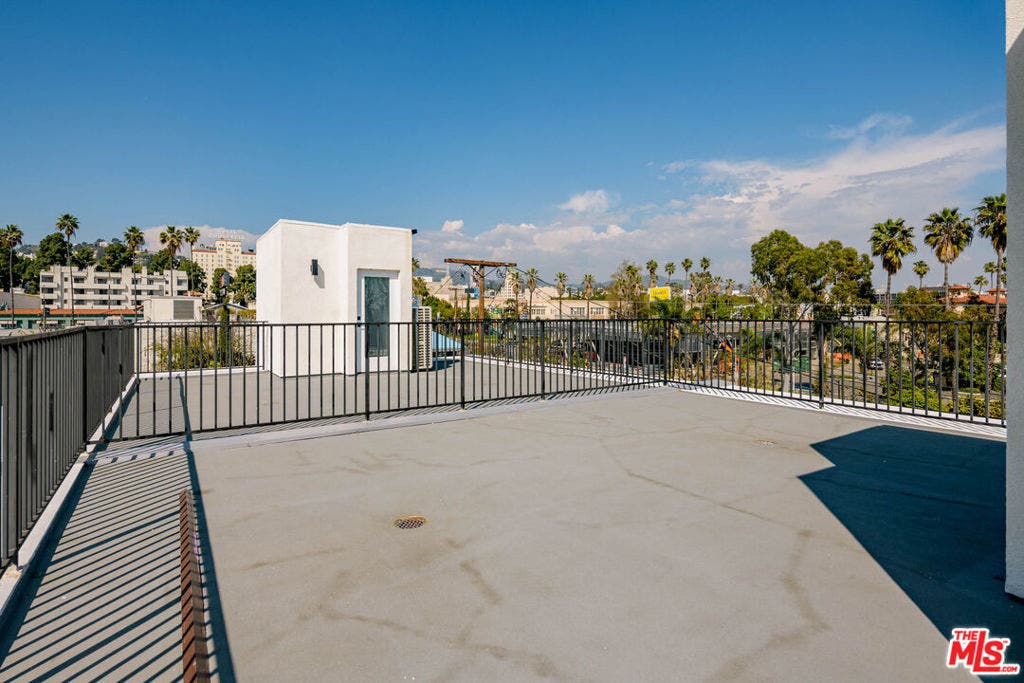 1426 N Jonah Lane, Los Angeles, CA 90028