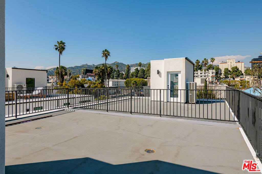 1426 N Jonah Lane, Los Angeles, CA 90028
