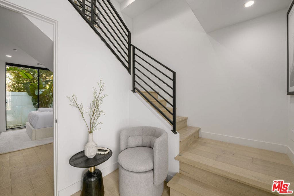 1426 N Jonah Lane, Los Angeles, CA 90028