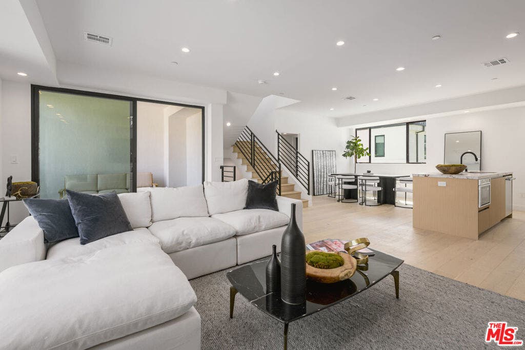 1426 N Jonah Lane, Los Angeles, CA 90028