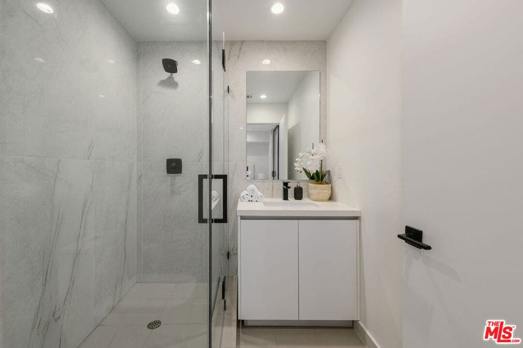 1426 N Jonah Lane, Los Angeles, CA 90028