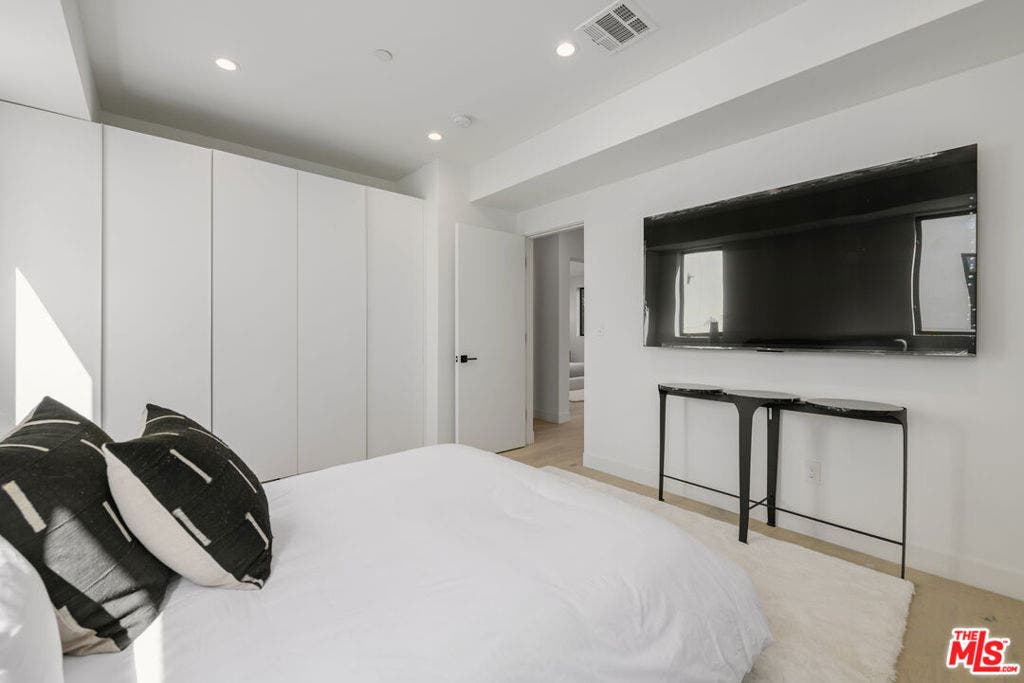 1426 N Jonah Lane, Los Angeles, CA 90028