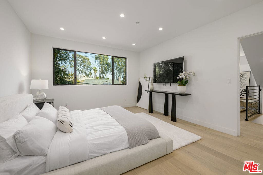 1426 N Jonah Lane, Los Angeles, CA 90028