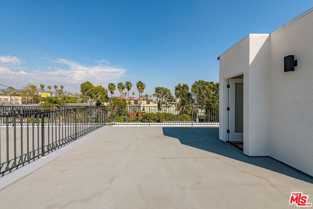 1426 N Jonah Lane, Los Angeles, CA 90028