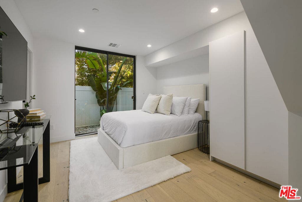 1426 N Jonah Lane, Los Angeles, CA 90028