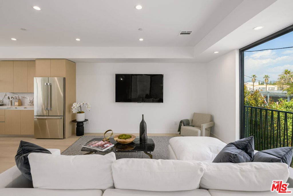1426 N Jonah Lane, Los Angeles, CA 90028