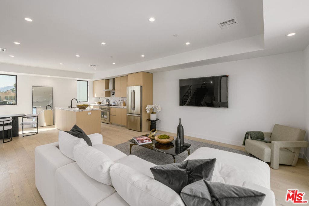 1426 N Jonah Lane, Los Angeles, CA 90028