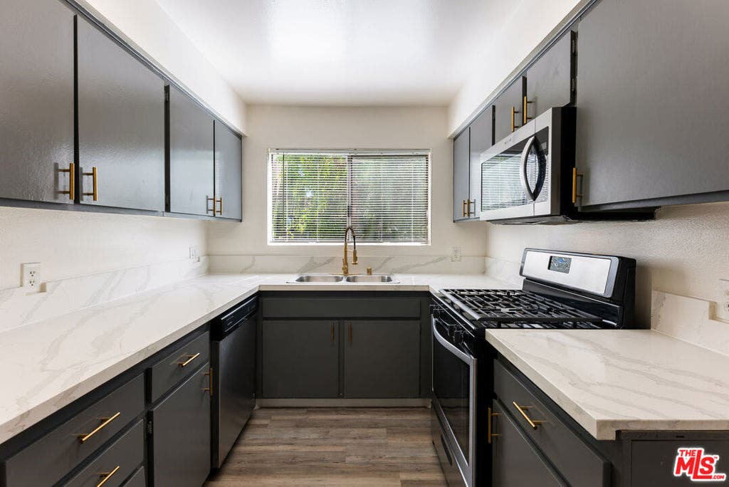 11425 Tiara Street, Los Angeles, CA 91601 11425 Tiara Street, Los Angeles, CA 91601