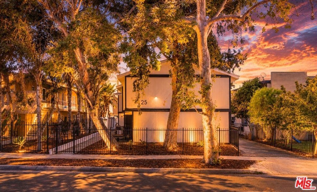 11425 Tiara Street, Los Angeles, CA 91601 11425 Tiara Street, Los Angeles, CA 91601