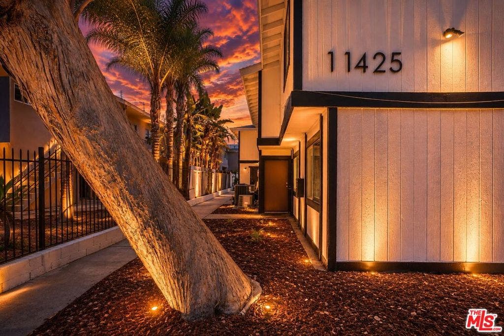 11425 Tiara Street, Los Angeles, CA 91601 11425 Tiara Street, Los Angeles, CA 91601