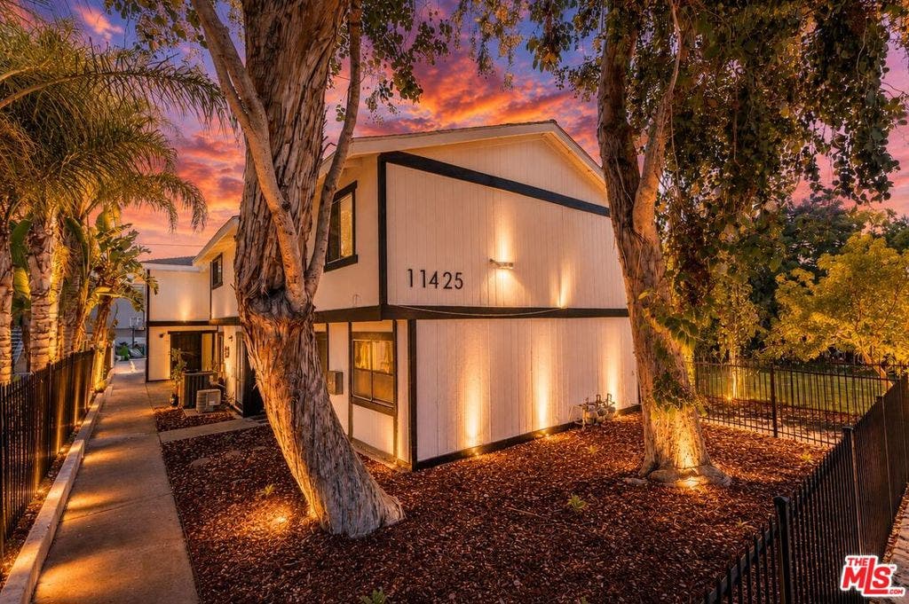 11425 Tiara Street, Los Angeles, CA 91601 11425 Tiara Street, Los Angeles, CA 91601