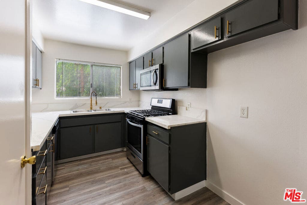 11425 Tiara Street, Los Angeles, CA 91601 11425 Tiara Street, Los Angeles, CA 91601
