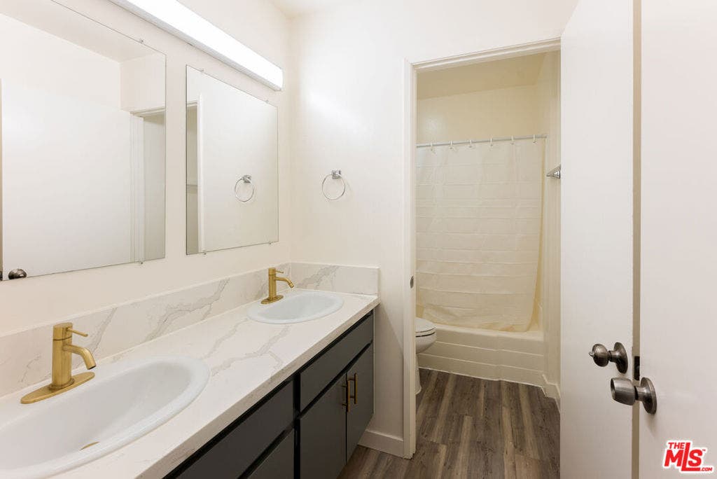 11425 Tiara Street, Los Angeles, CA 91601 11425 Tiara Street, Los Angeles, CA 91601