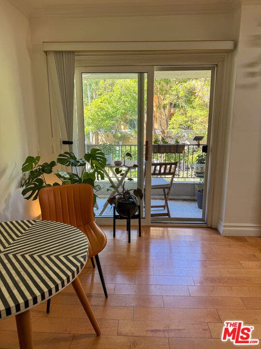11652 Kiowa Avenue, Los Angeles, CA 90049