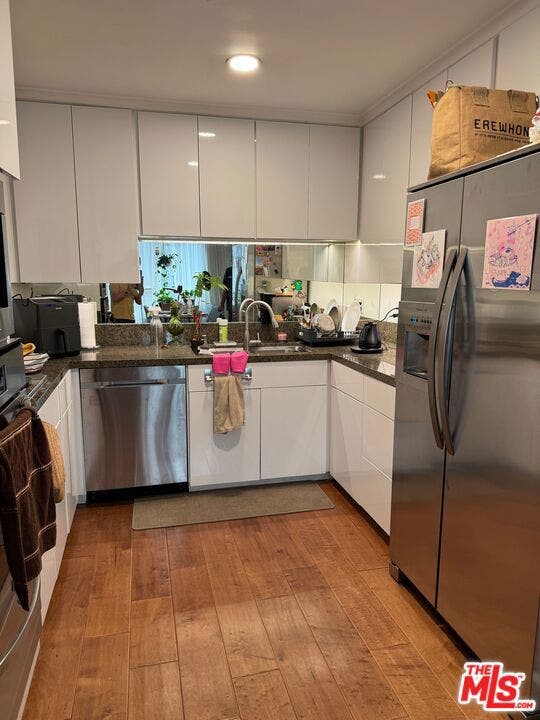 11652 Kiowa Avenue, Los Angeles, CA 90049