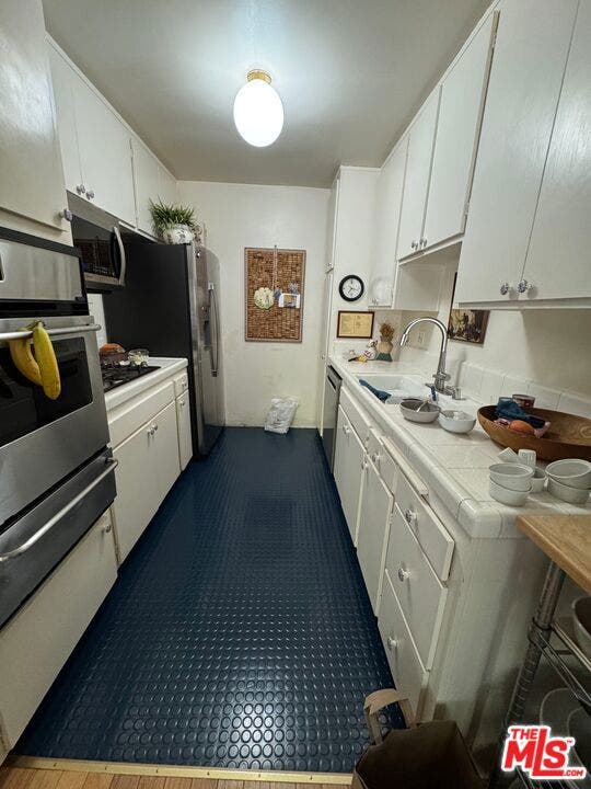 11652 Kiowa Avenue, Los Angeles, CA 90049