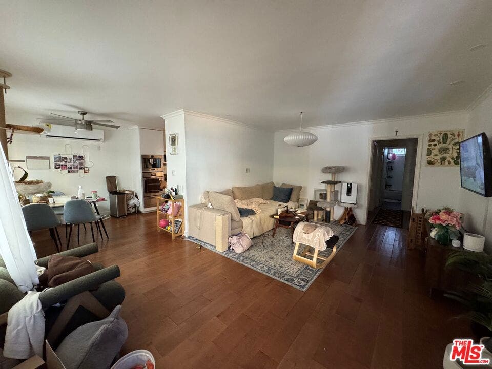 11652 Kiowa Avenue, Los Angeles, CA 90049