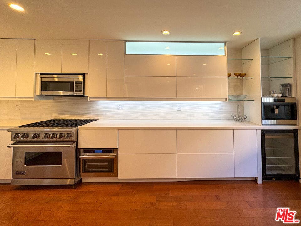11652 Kiowa Avenue, Los Angeles, CA 90049