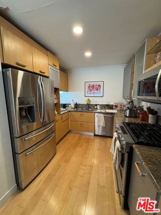 11652 Kiowa Avenue, Los Angeles, CA 90049