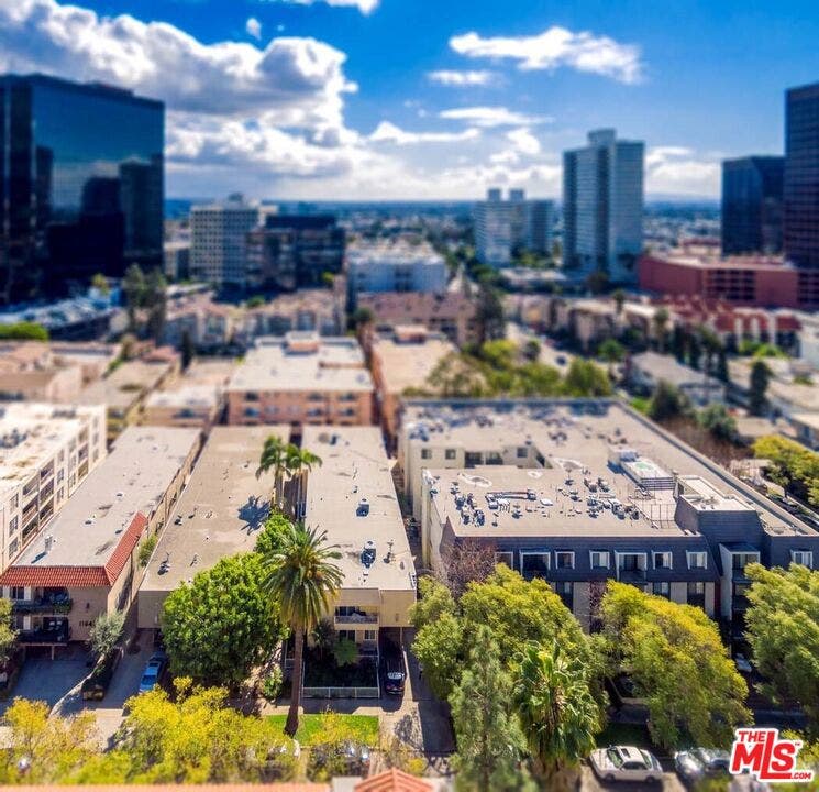 11652 Kiowa Avenue, Los Angeles, CA 90049