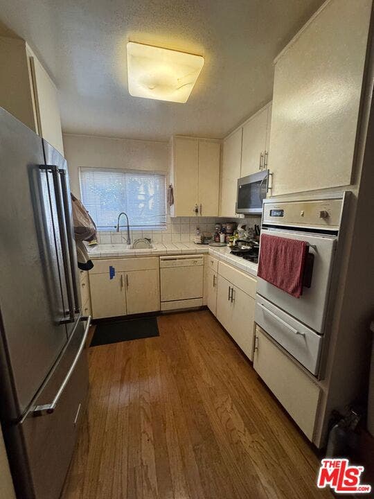 11652 Kiowa Avenue, Los Angeles, CA 90049
