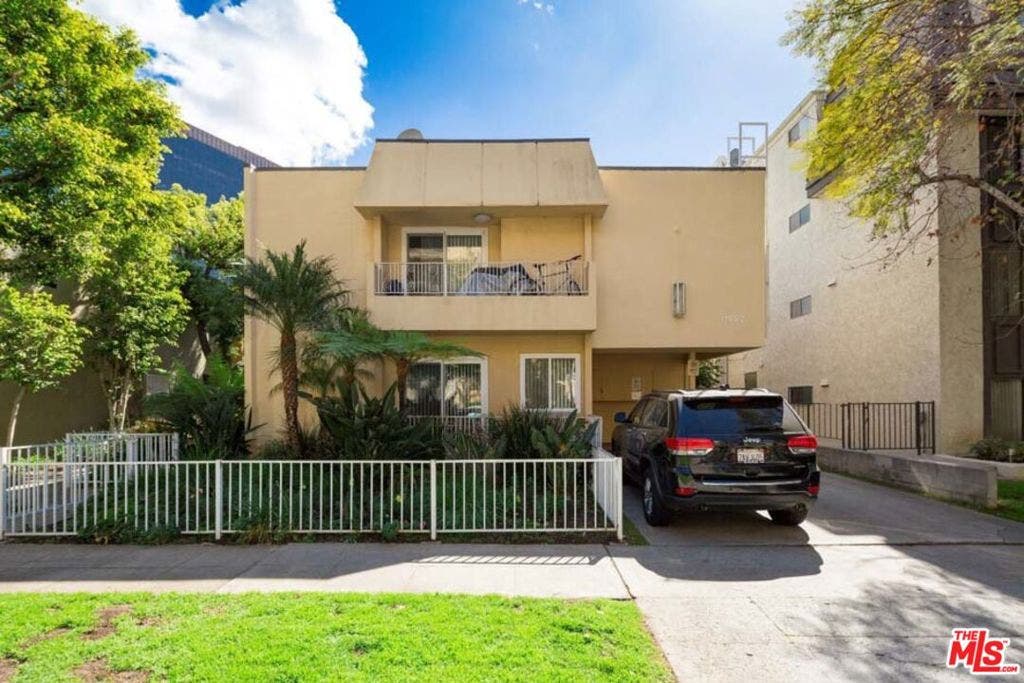 11652 Kiowa Avenue, Los Angeles, CA 90049