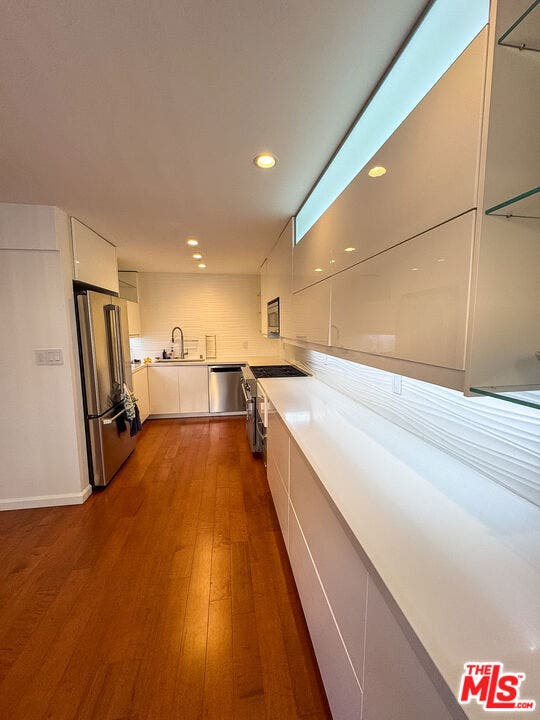 11652 Kiowa Avenue, Los Angeles, CA 90049