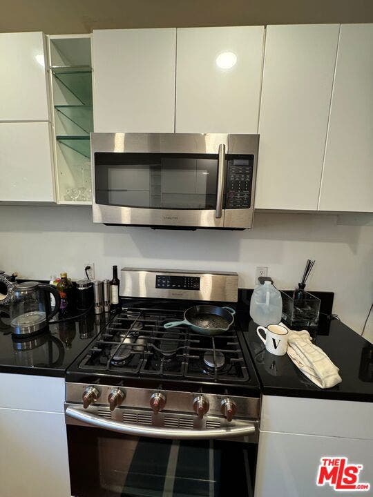11652 Kiowa Avenue, Los Angeles, CA 90049