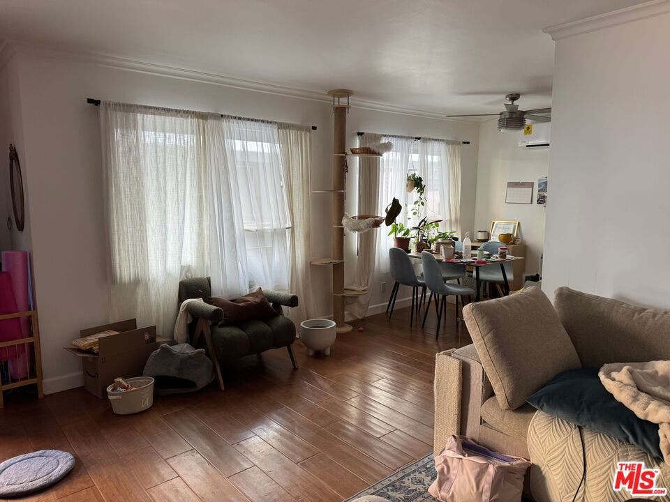 11652 Kiowa Avenue, Los Angeles, CA 90049