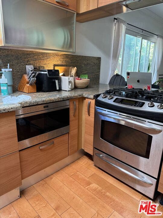 11652 Kiowa Avenue, Los Angeles, CA 90049